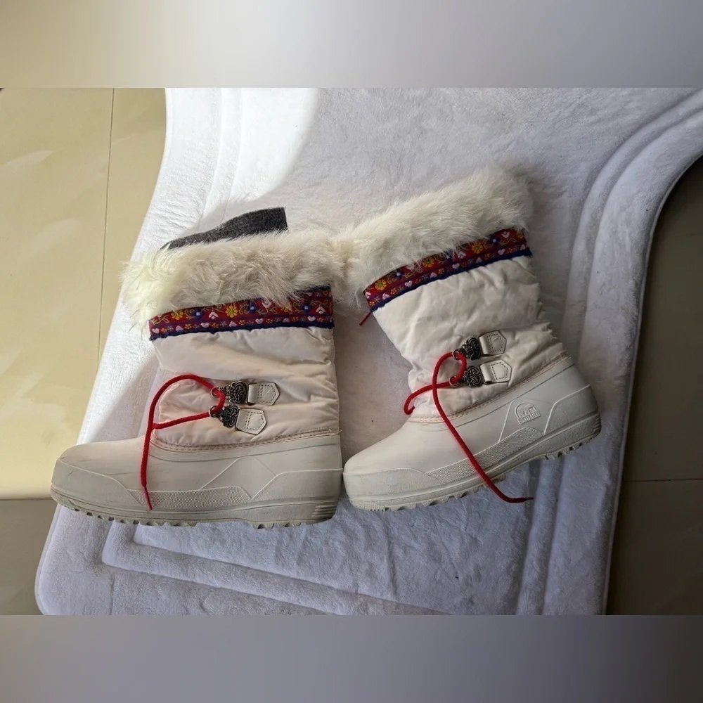 Sorel Women's Winter Boots Swiss Floral Faux Fur Size 6 White Red Arctic Water